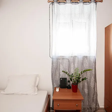 Giannis Place * Arnitha