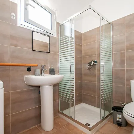 Giannis Place Arnitha