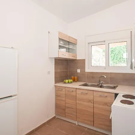 Giannis Place